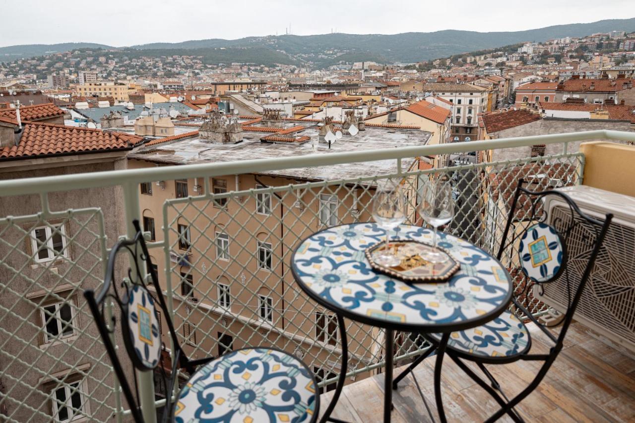 San Giusto Elegante Bilocale Con Balcone E Vista Apartamento Trieste Exterior foto